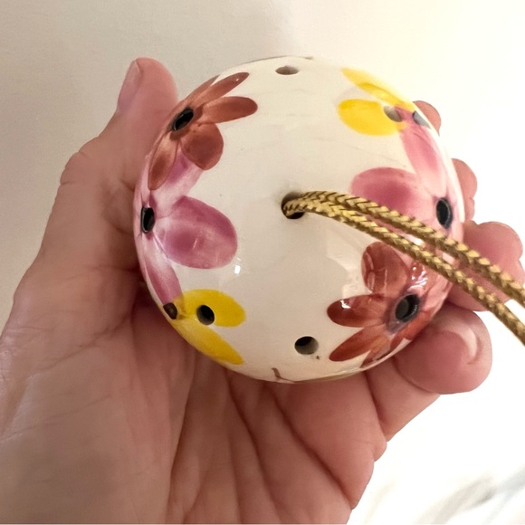 Toni Raymond Pottery vintage floral handmade pomander with gold string - Picture 5 of 8